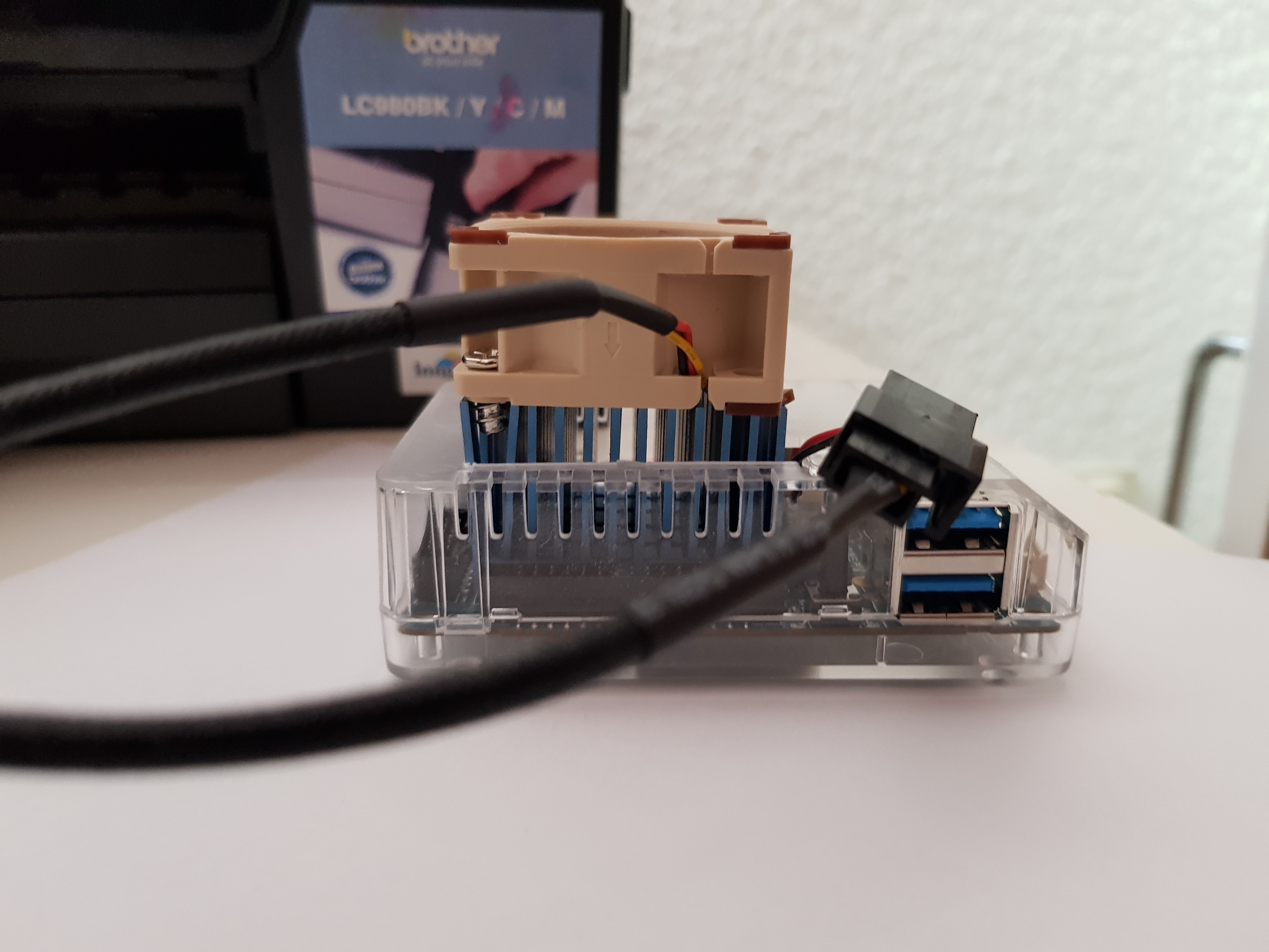 Seitenansicht des oDroid XU4 mit dem Noctua NF-A4x20